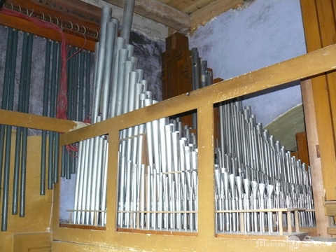 Sekcja manuału I (na pierwszym planie Trompet 8') oraz dzwony